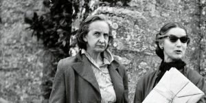 Elisabeth Lutyens with Ann Glock in the Courtyard at Dartington