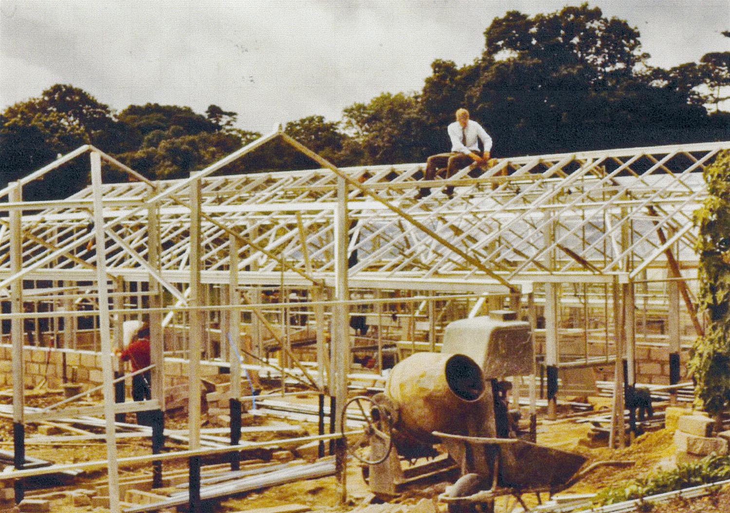 Terry Underhill building glasshouses, 1965